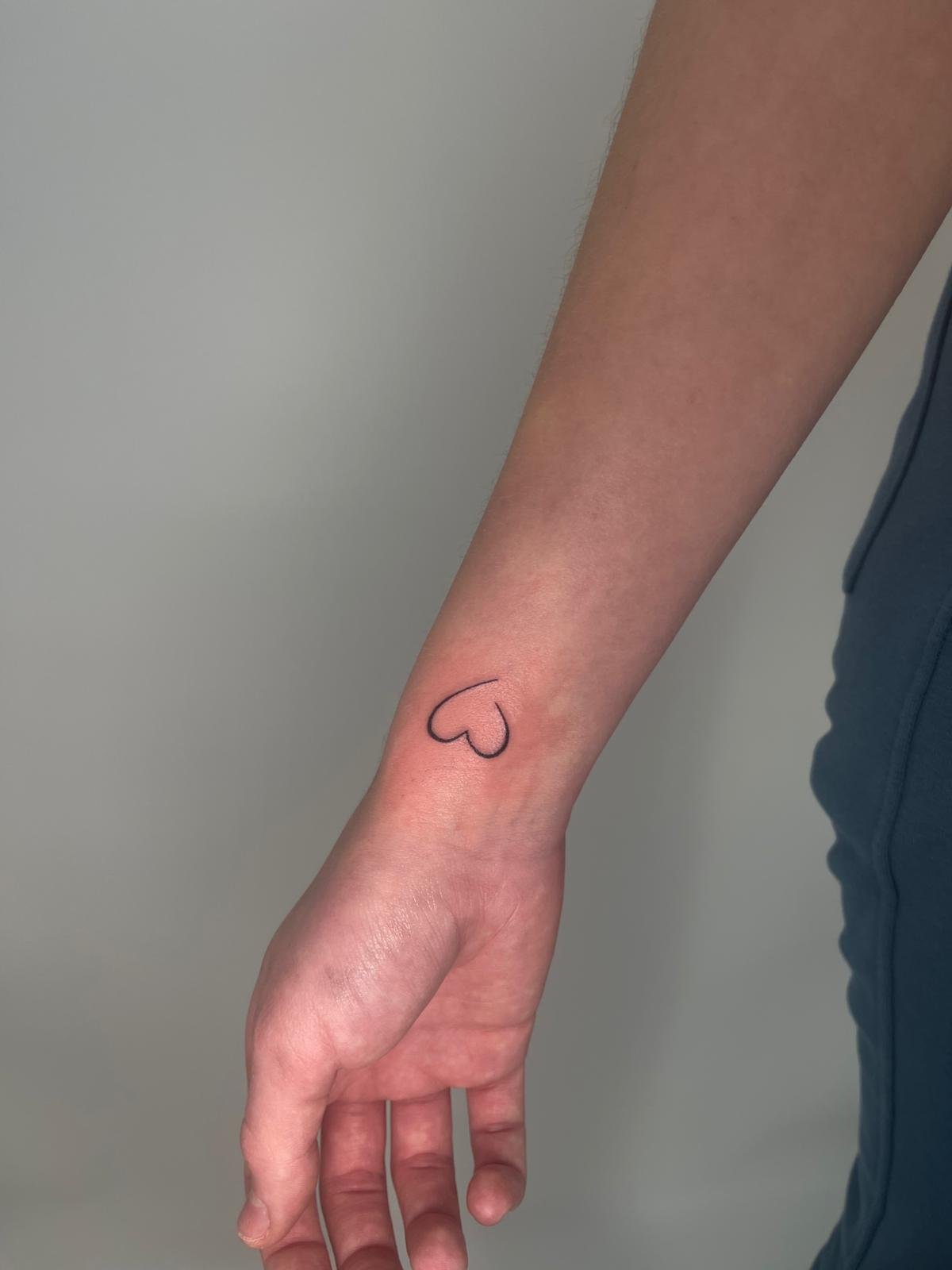 Fineline tattoo door Ink and Beauty by Tash